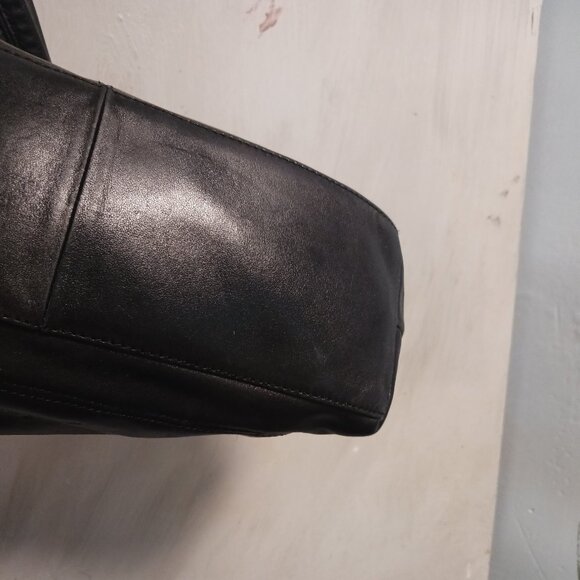 Stone Mountain Classic Leather Shoulder Bag - Picture 11 of 16